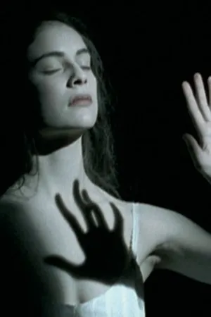 Постер к фильму Sous mon lit (2005)