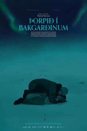 Постер к фильму Þorpið í bakgarðinum (2021)