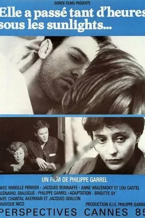 Постер к фильму Она провела много времени в свете софитов... (1985)