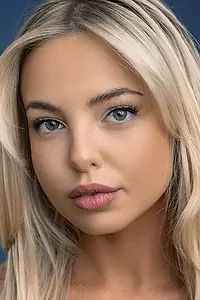 Актриса Emma Kotos — фото персоны