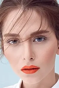 Актриса Эзги Асароглу — фото персоны
