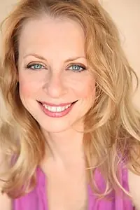 Актриса Kerri-Anne Lavin — фото персоны
