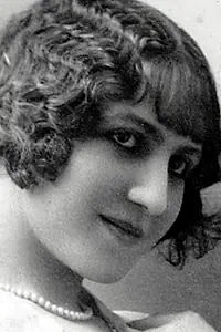 Актриса Renée Baltha — главное фото персоны