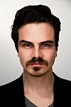 Актёр Янг Миллер — превью фото персоны