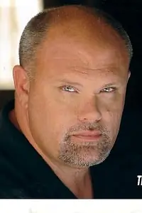 Актёр Томас Апчёрч — фото персоны