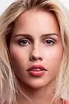Актриса Клэр Холт — превью фото персоны