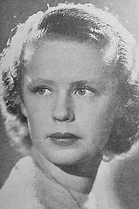 Актриса Жильбер Жениа — фото персоны