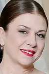 Актриса Гюнеш Хаят — превью фото персоны