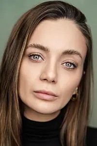 Актриса Дамла Сонмез — главное фото персоны