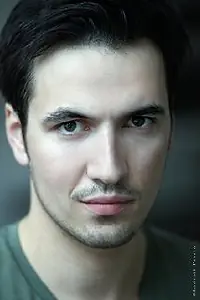 Актёр Adrien Comelli — главное фото персоны