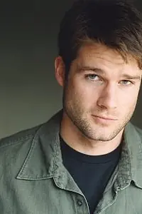 Актёр Адам Фуллилов — главное фото персоны