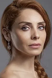 Актриса Нур Феттахолу — фото персоны