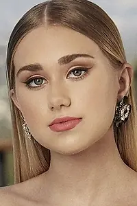 Актриса Эмили Скиннер — фото персоны