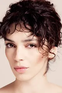 Актриса Эзги Челик — фото персоны