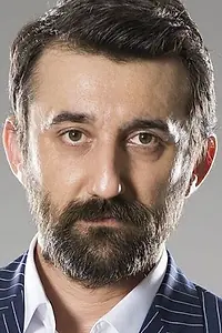 Актёр Неджип Мемили — фото персоны