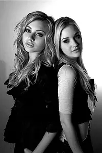 Актриса Aly & AJ — главное фото персоны