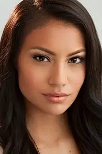 Актриса Ashley Callingbull — фото персоны