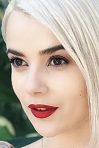 Актриса Мика Ньютон — фото персоны