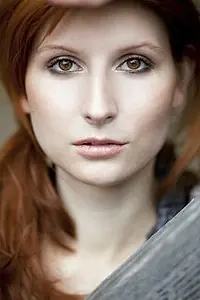 Актриса Julia Nika Neviandt — главное фото персоны