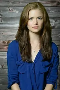 Актриса Scarlett James — главное фото персоны