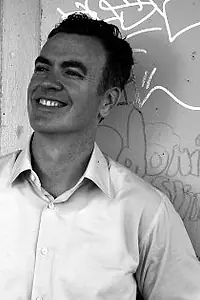 Актёр Нил Беннетт — фото персоны