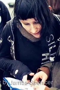 Актриса Зои Кэвэна — фото персоны