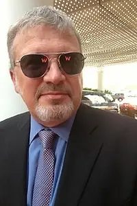 Актёр Том Браун — фото персоны