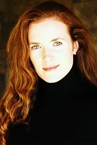 Актриса Caroline Smith — главное фото персоны