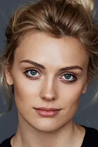Актриса Уоллис Дэй — фото персоны