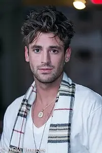 Актёр Зак Бейер — фото персоны