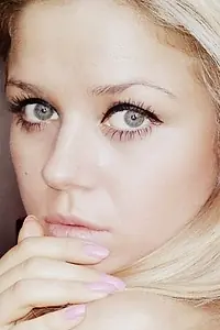 Актриса Виктория Ивашкевич — главное фото персоны