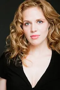 Актриса Kirsten Lewis — главное фото персоны