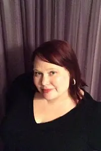 Актриса Серина Дэннис — фото персоны