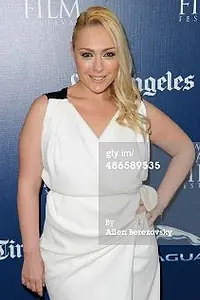 Актриса Джулия Намани — фото персоны