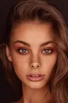 Актриса Мэйка Вулард — превью фото персоны