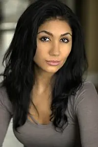 Актриса Sheena Kharazmi — фото персоны