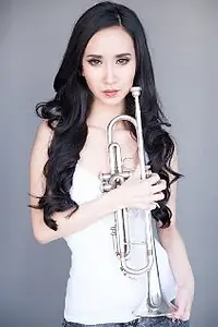 Актриса Angelline Chung — фото персоны