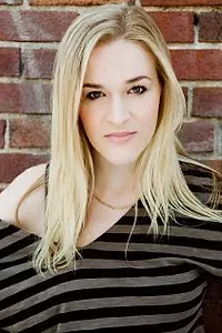 Актриса Sarah Wood — главное фото персоны