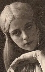Актриса Александра Ребикова — фото персоны