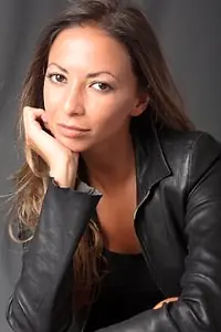 Актриса Mouna Bouchouk — главное фото персоны