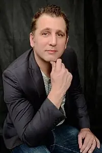 Актёр Derek Baum — фото персоны