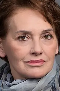 Актриса Нур Сюрер — фото персоны