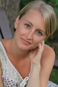 Актриса Kaitlyn Johnston — главное фото персоны
