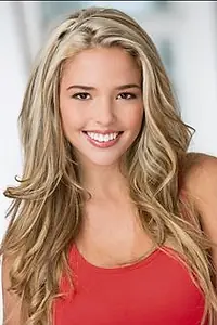 Актриса Lexi Collins — фото персоны