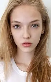 Актриса Элли Льюис — фото персоны