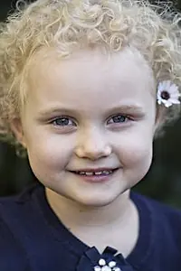 Актриса Holly Rose Hughes — фото персоны