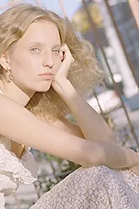 Актриса Петра Коллинз — фото персоны