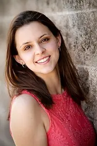 Актриса Emily JoAnn Holasek — главное фото персоны