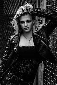 Актриса Amanda Briot — фото персоны