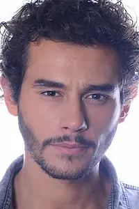 Актёр Джем Белеви — фото персоны